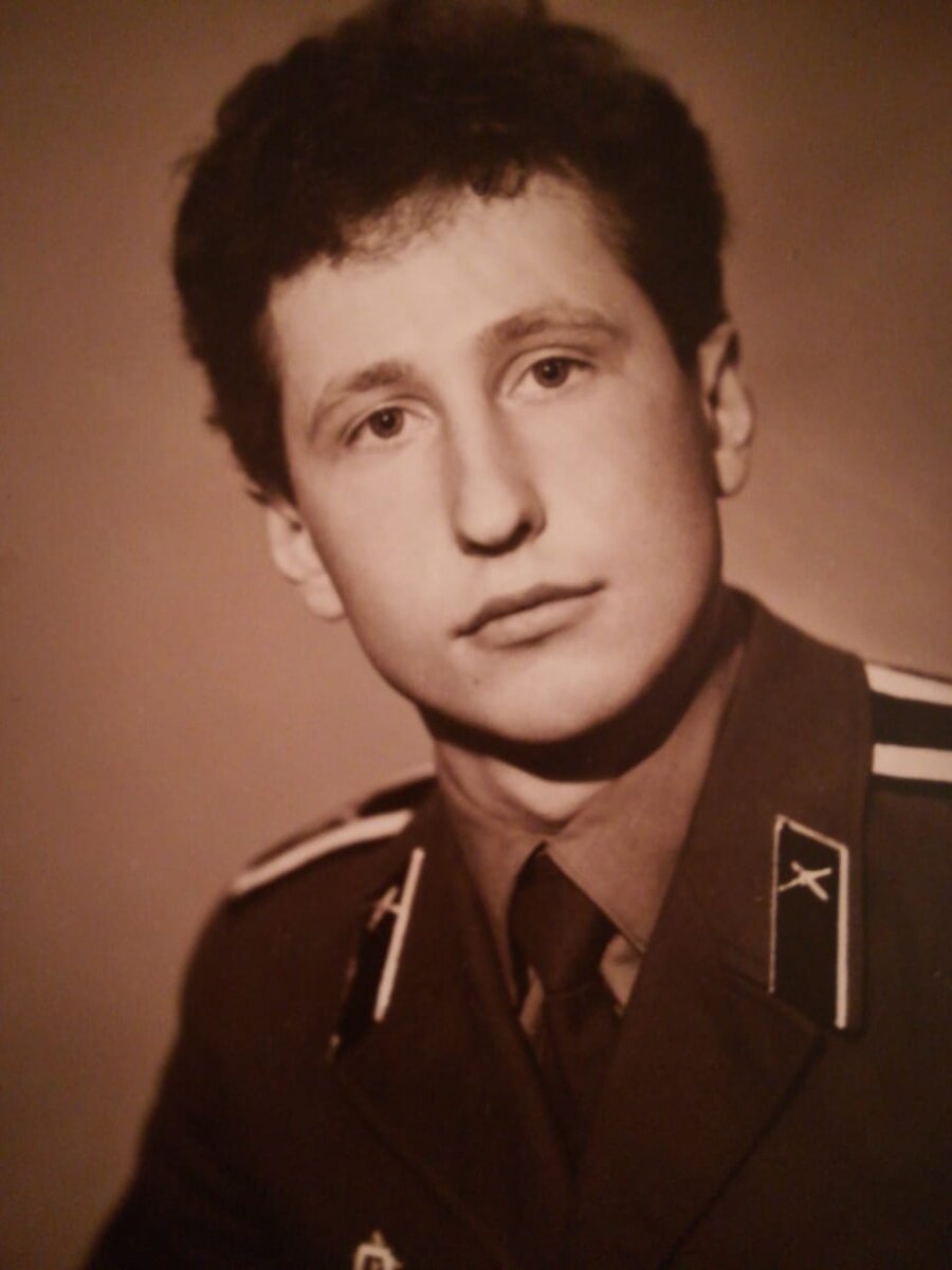 1 августа 1983 года я, Александр Леонидович Гусев, после окончания Военного Инженерного Краснознаменного Института им. А.Ф.-2
