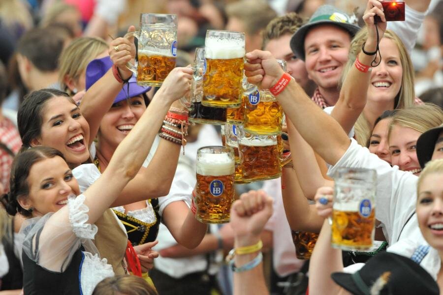 По величине ежегодного употребления пива на душу населения возглавляет список - Чехия.