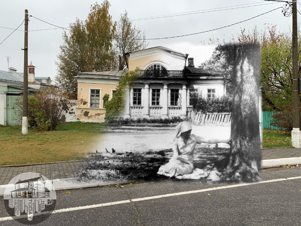 Анна Андреевна сидит на земле у дома Луковникова (ул. Лазарева, 28)