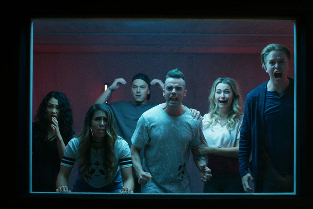 Кадр из фильма "Эксперимент за стеклом"