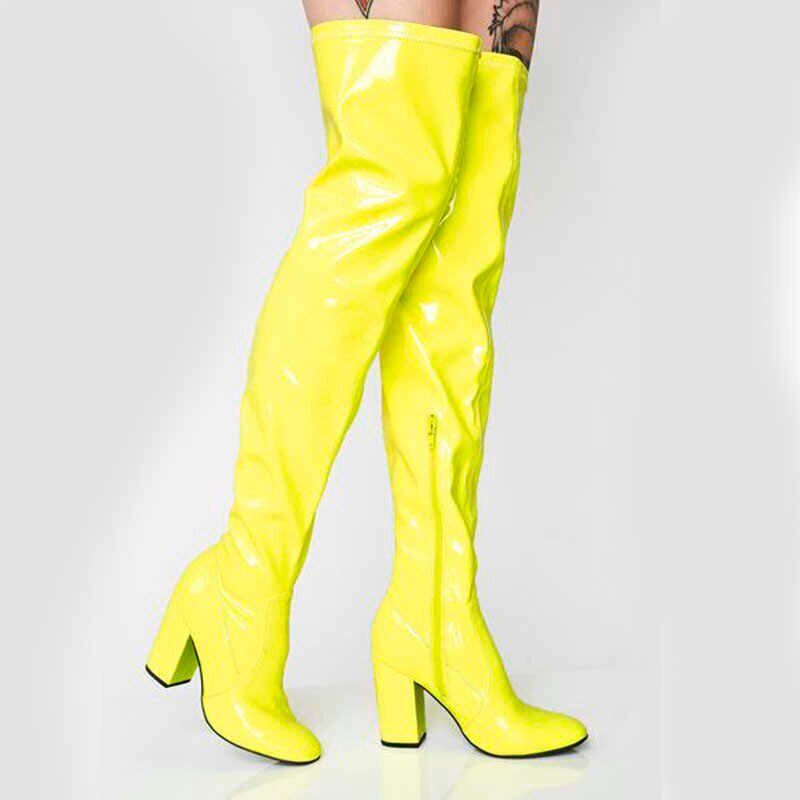 Красочный обувной тренд                     Источник : yandex.ru/images