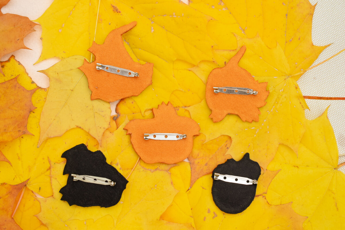 Замочек приклеен на жидкий клей-момент