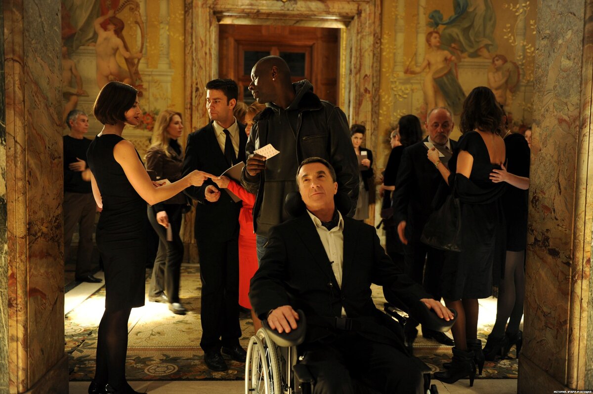 2 1 на реальных. The intouchables 2011. Неприкасаемые фильм 2011 1+1. 1+1 Французский фильм. Фильм 1+1 Неприкасаемые кадры.