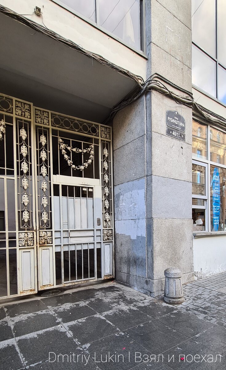 Входная дверь во двор