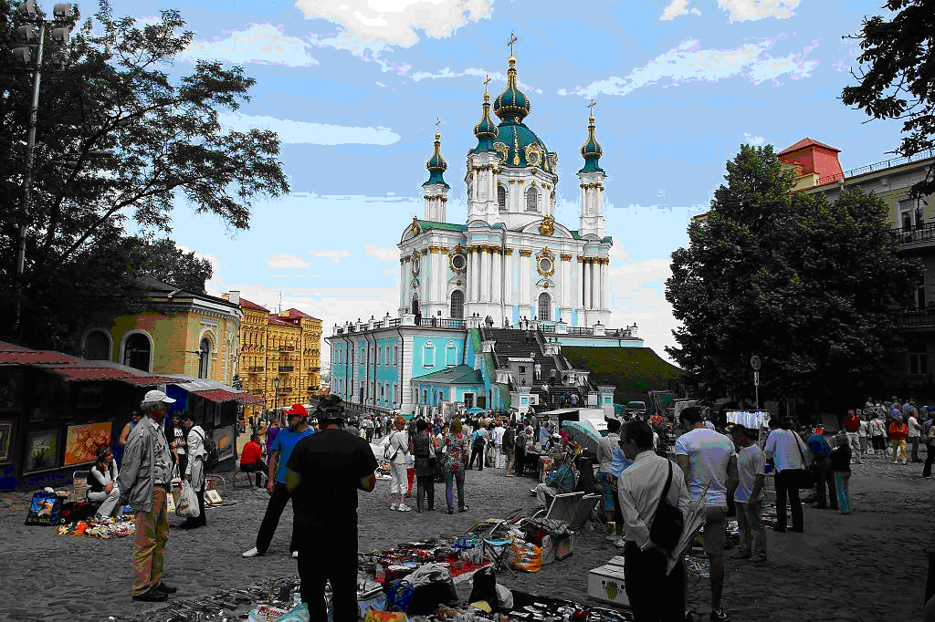 Фото из Интернета: Место моей встречи с Клинтоном располагается с правой стороны площади недалеко от  деревьев.