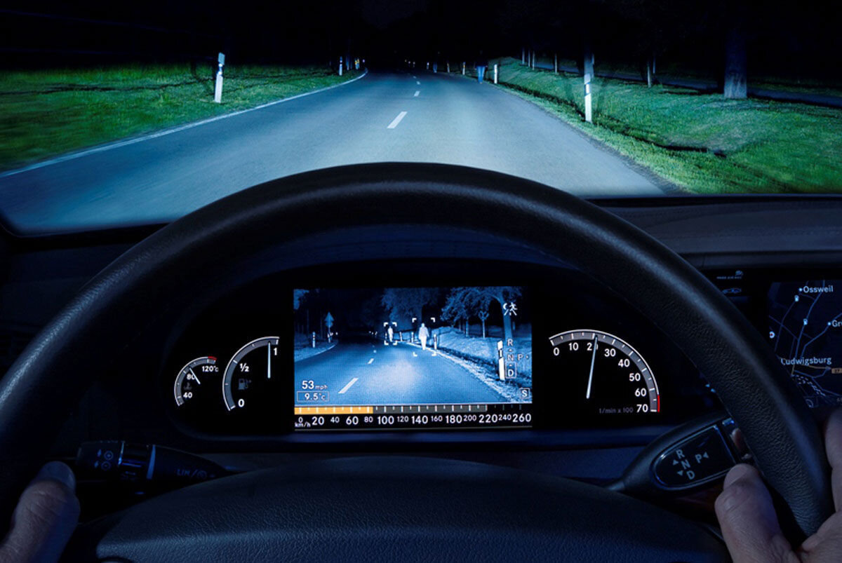 Автомобиль с системой ночного видения на тестах «За рулем»