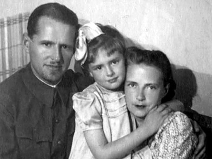 Перевоплощение актрисы из Анки-пулеметчицы в Фею было разительным и неожиданным. В жизни Варвара Мясникова была очень изысканна3