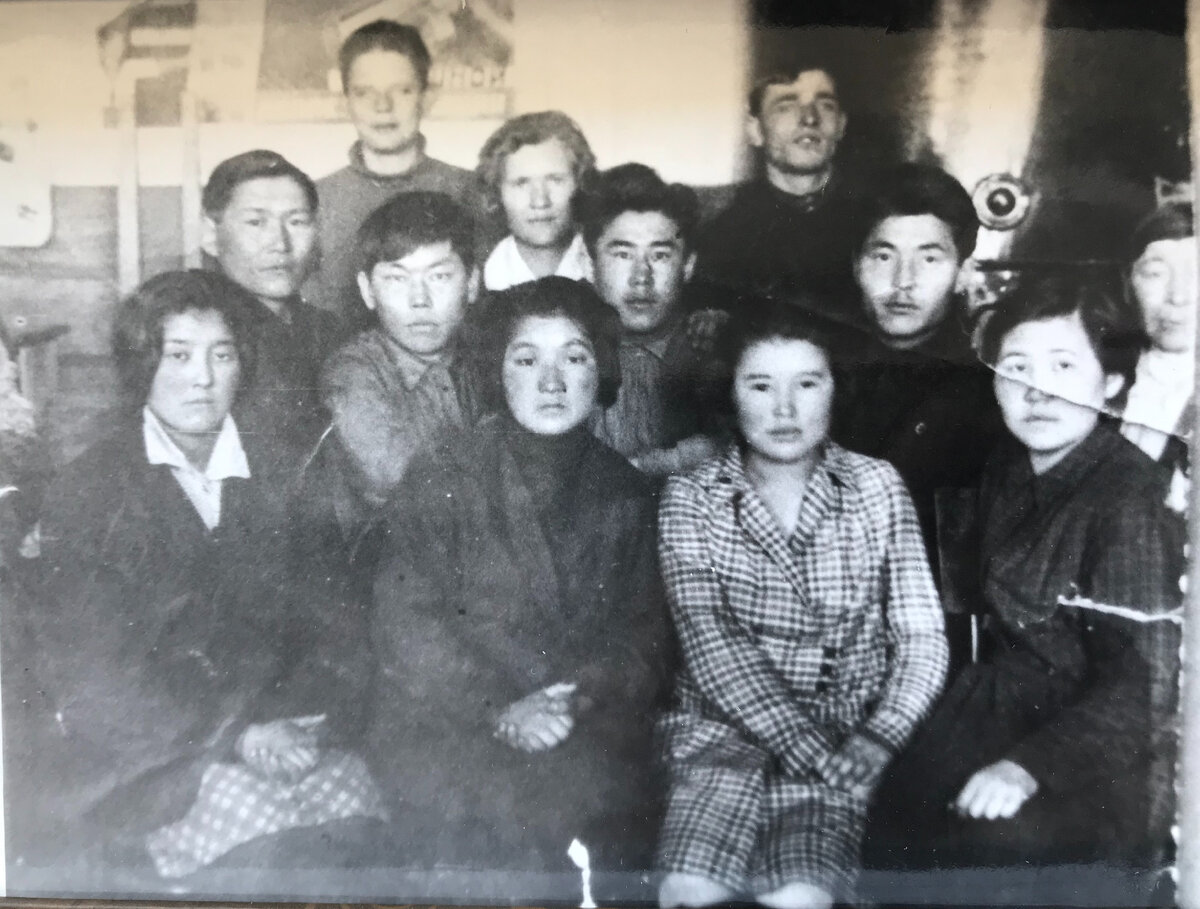 Первые артисты Хакасского национального театра 