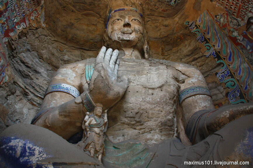 Статуя Будды Майтреи монастыря Юньган.
