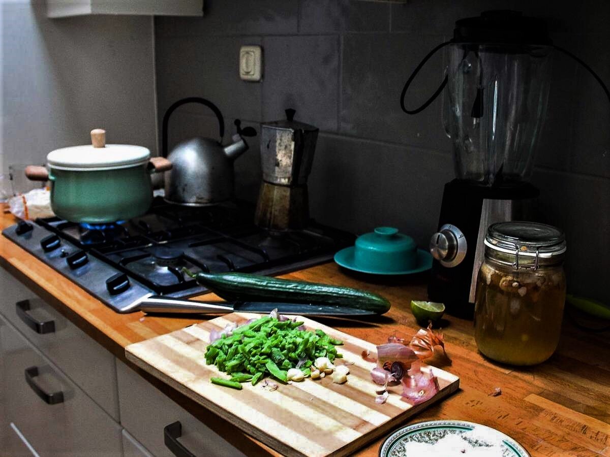 Обычные домашние кухни