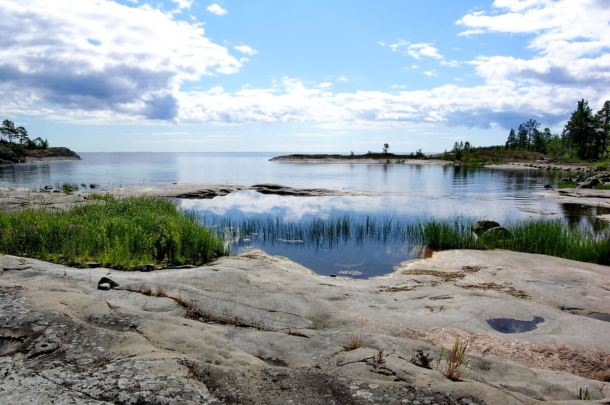 Шхеры северной ладоги. Остров каменистый в приозерске. Сортавала берег. Ладожский берег 1. Северная карелия озеро тулос.