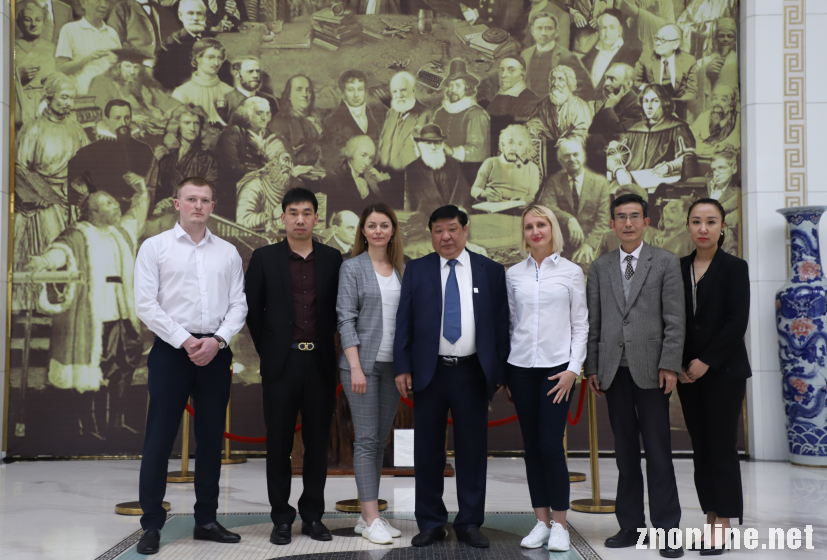 Наша делегация на приёме в китайском вузе