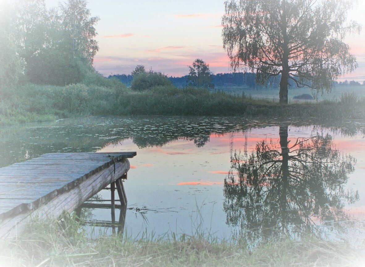 Иллюстрация очень точно передаёт настроение, сразу чувствуешь запах свежескошенной травы, чувствуешь покой, это Родина