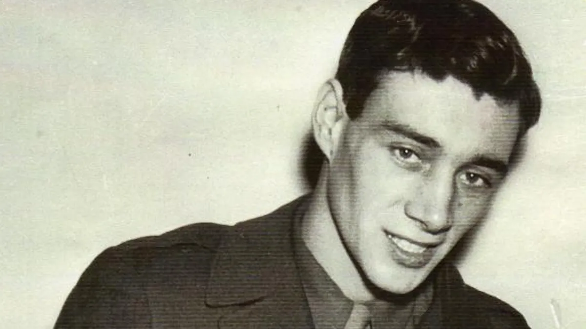 А это Билл Уинн. Её хозяин.