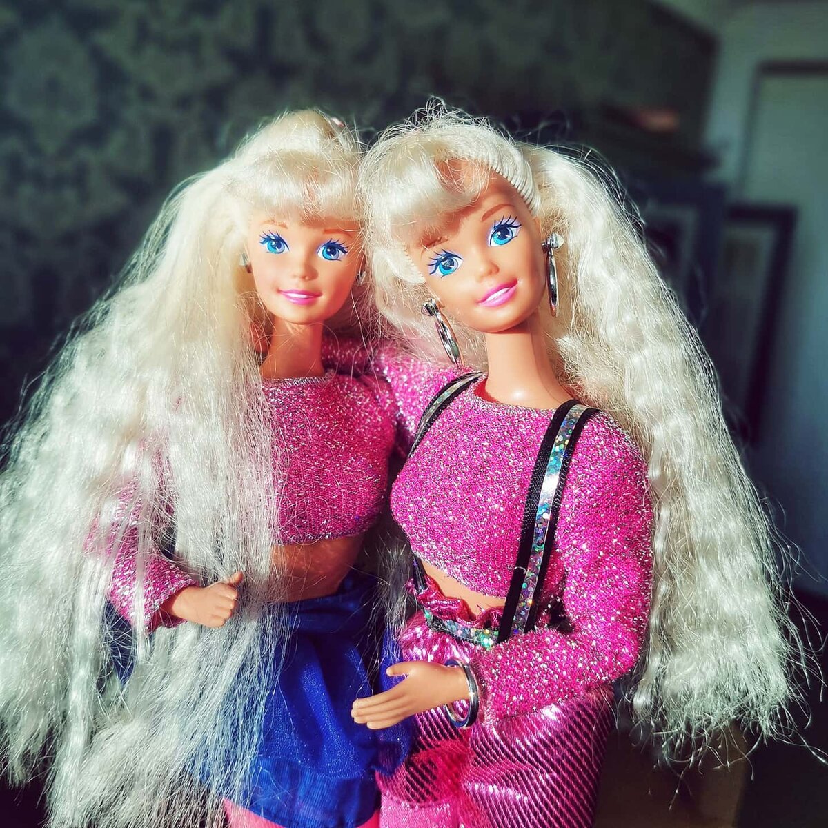 Две одинаковые куклы, но они такие разные!