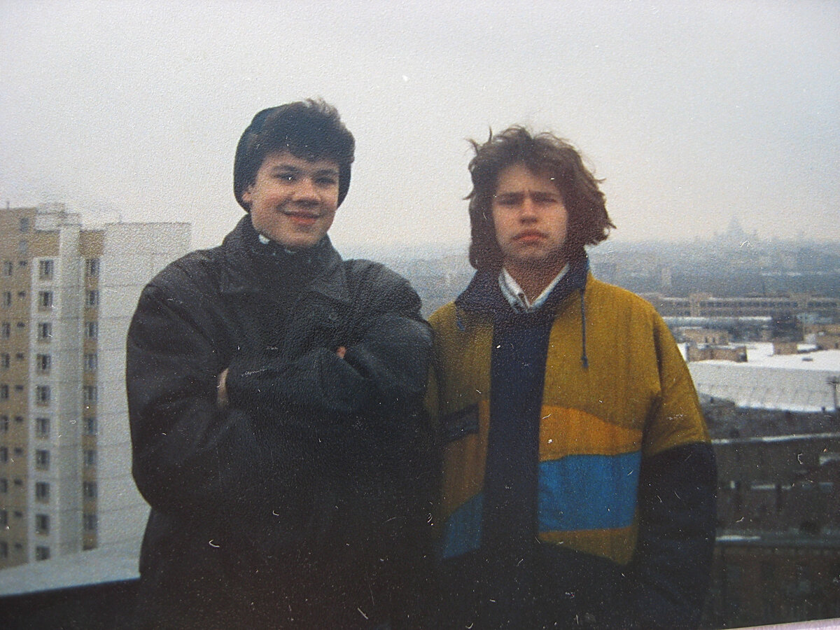 На крыше дома. Фото из семейного архива