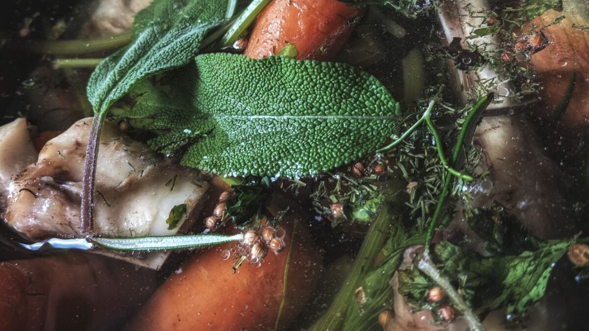 Костный бульон - самый доступный и полезный продукт для восполнеия дефицита белка и аминокислот в любом возрасте. Надо выпивать 200-250 мл бульона в сутки или больше в зависимости от состояния здоровья.. 