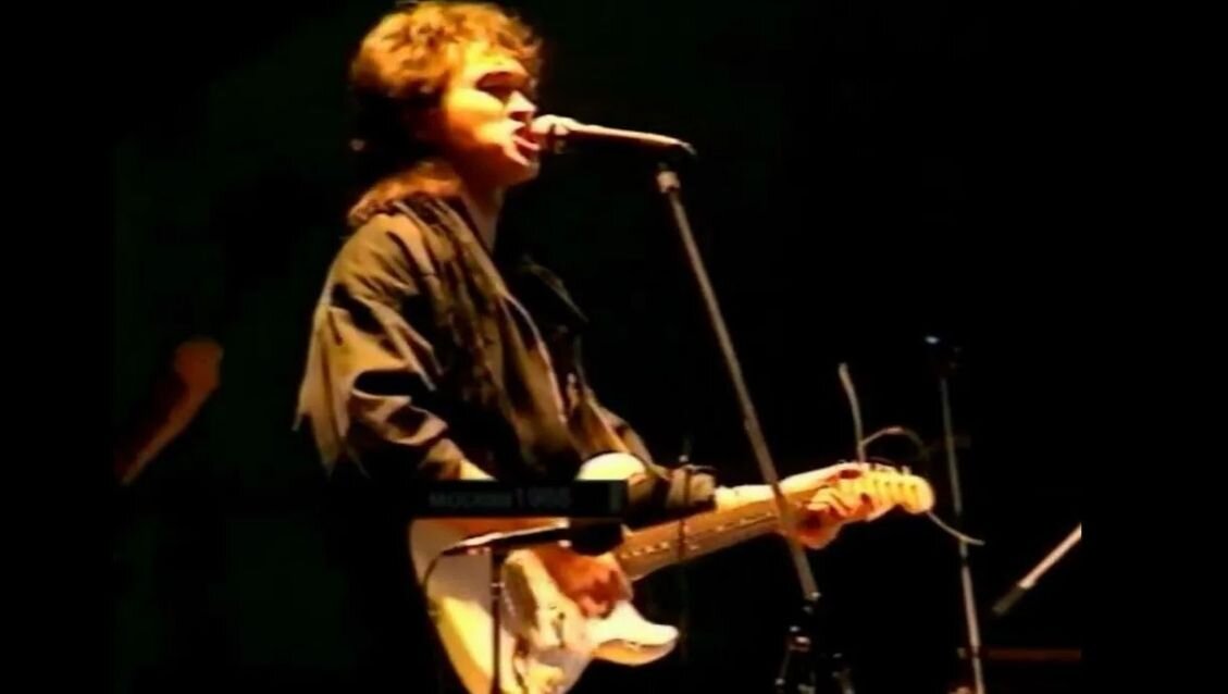 В. Цой на концерте памяти А.Башлачева. Москва, Лужники 1988 год.