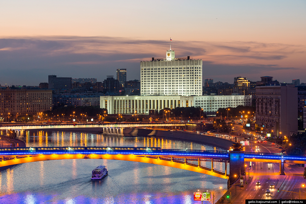 Московский белый. Белый дом в Москве. Дом правительства Москва с высоты птичьего полета.