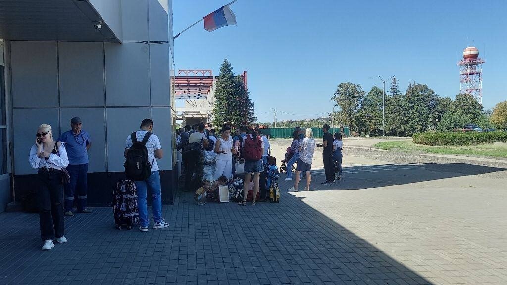     В Ставрополе утром в четверг, 17 августа, эвакуировали людей из здания аэропорта, сообщили очевидцы в соцсетях.