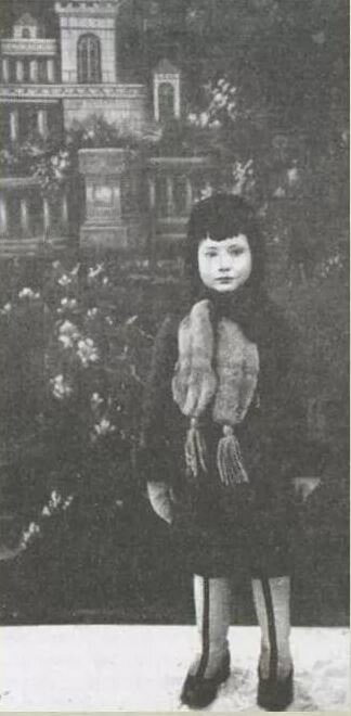 Юлия Друнина в детстве. 