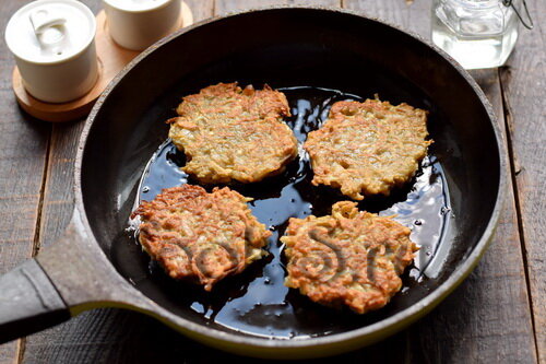 Рецепт: Драники из кабачков, баклажанов и моркови на RussianFood.com