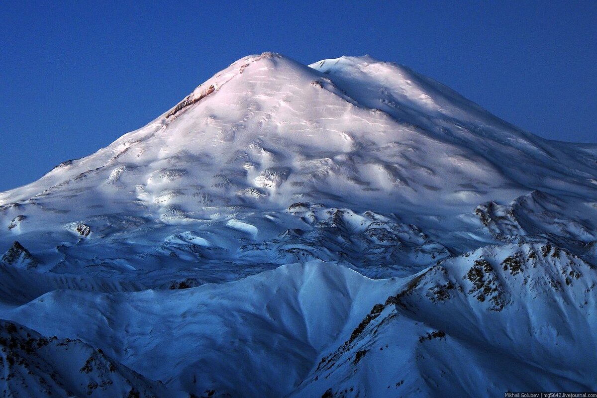 Эльбрус, кабардино-балкария. Горы кчр эльбрус. Гора эльбрус кбр. Гора эльбрус. Эльбрус, кабардино-балкария.