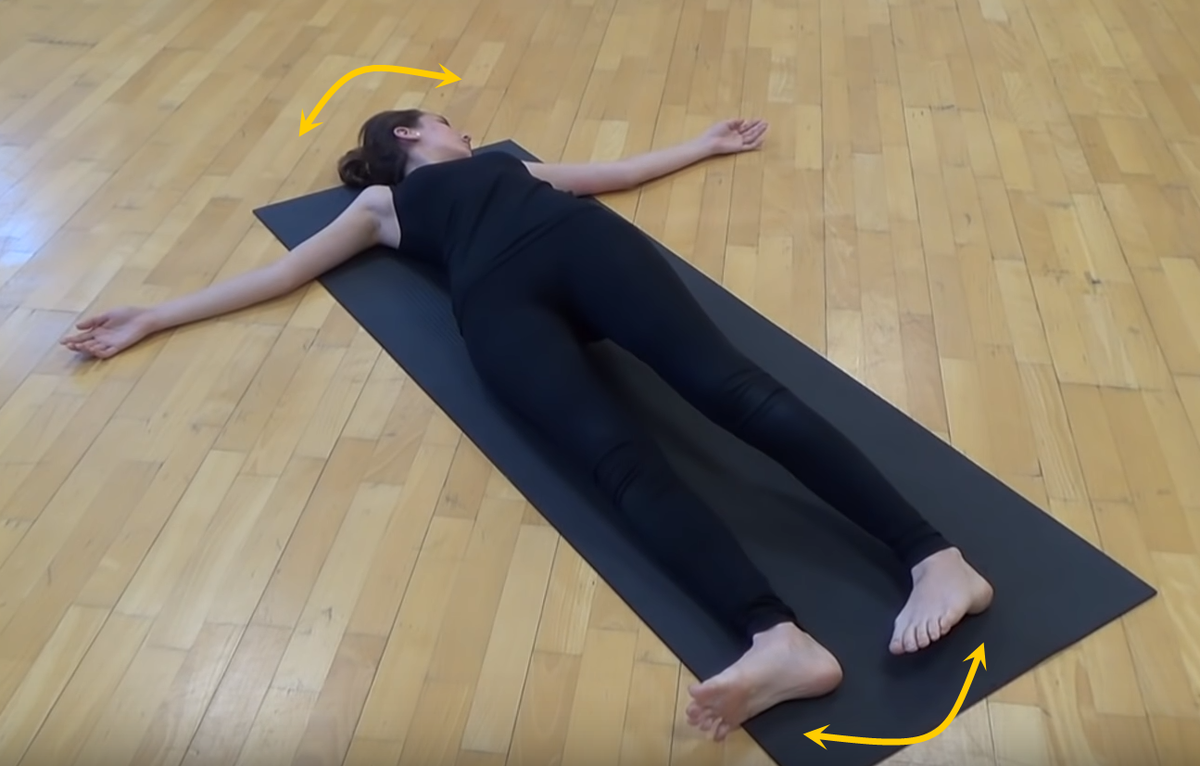 Ступни в одну сторону, голова - в противоположную