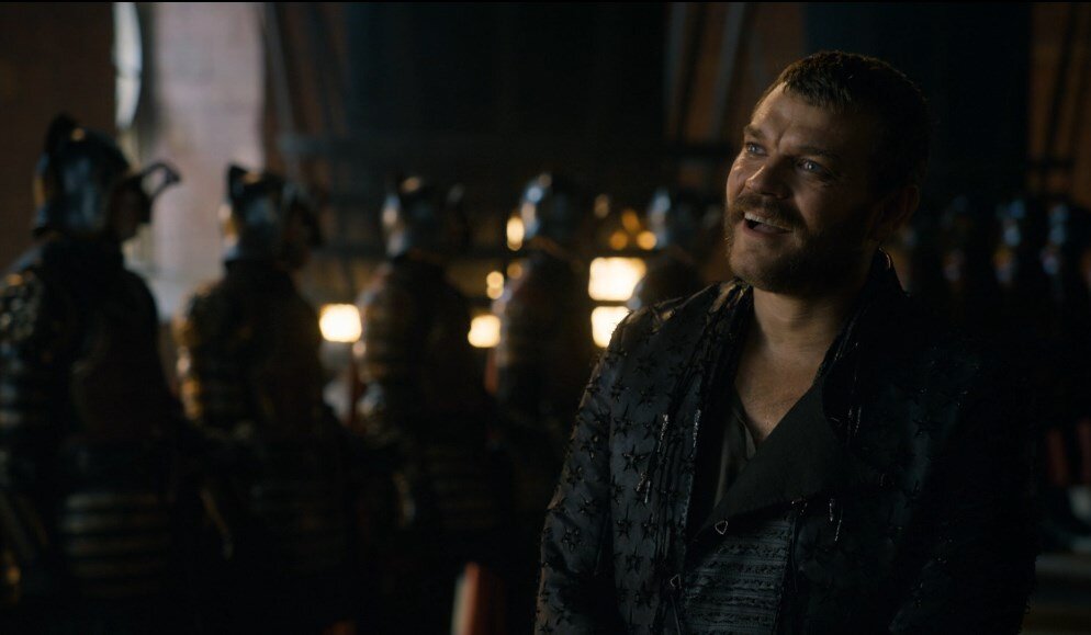 Эурон Грейджой ведет переговоры с Серсеей. (Кадр из сериала Игра Престолов, 7 сезон, 1 серия)  