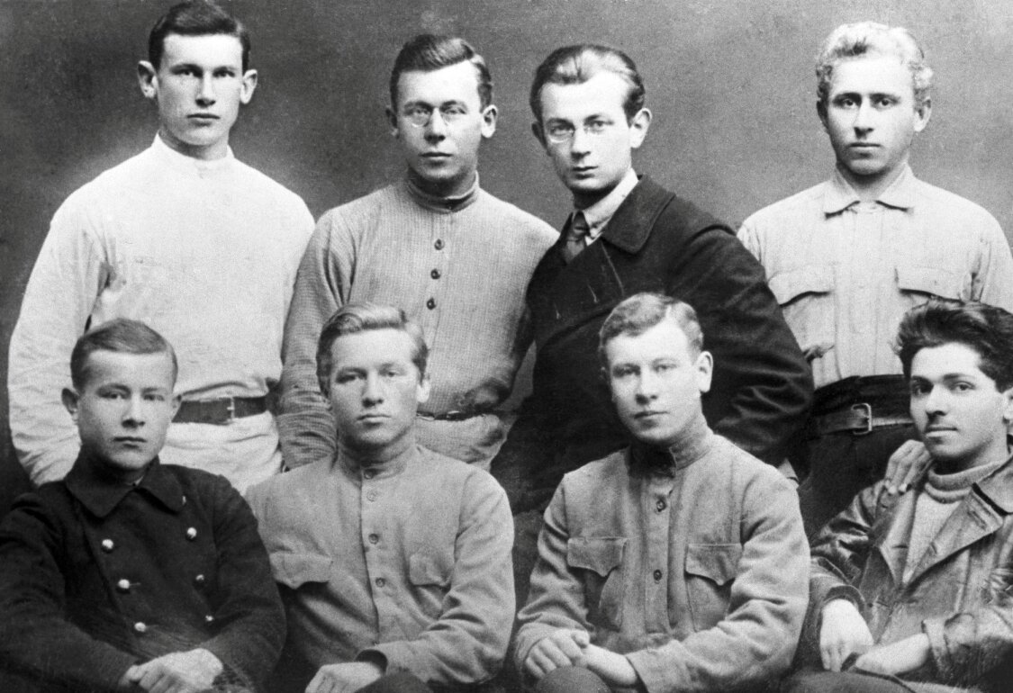 анекдот про коменданта. сын комендант. мальчик в полосатой пижаме фильм 2008. комендант картинки. камбулов сын коменданта.