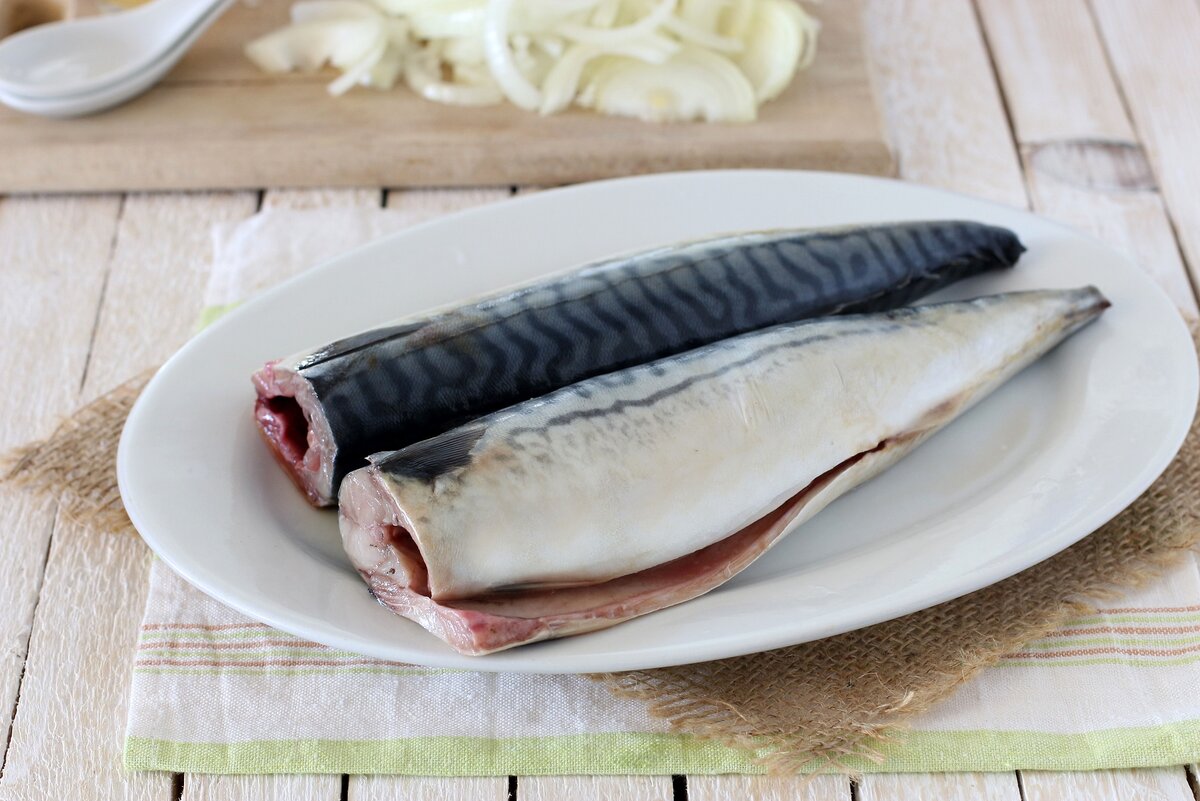 Соленая рыба скумбрия. Скумбрия слабосоленая. Рыба скумбрия малосоленная. Скумбрия тушка п/п. Рыба слабосоленая скумбрия.