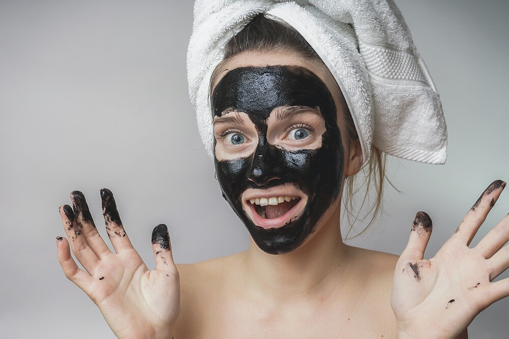 Черная маска: рецепт с углем и желатином | Новини