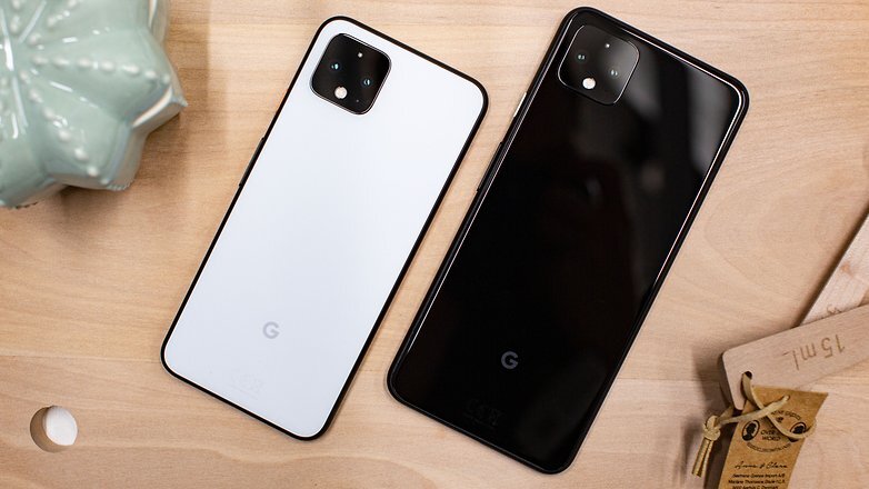 Google Pixel 4 (слева) и 4 XL: Вам могло показаться, что это смартфоны из Купертино, если бы не буква «G» на задней панели.