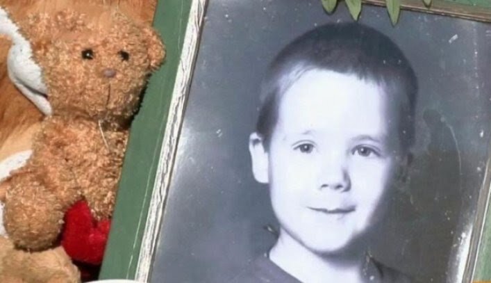 Отец погибшего в ДТП мальчика Роман Шимко сообщил РБК, что узнал о выходе Алисовой на свободу от журналистов. «Ну вышла и вышла, мне все равно. Главное, чтобы компенсацию отдала в 2,5 млн, которую она не отдает. Если не отдает компенсацию - умирает от угрызений совести», - сказал он.кадр из телепередачи