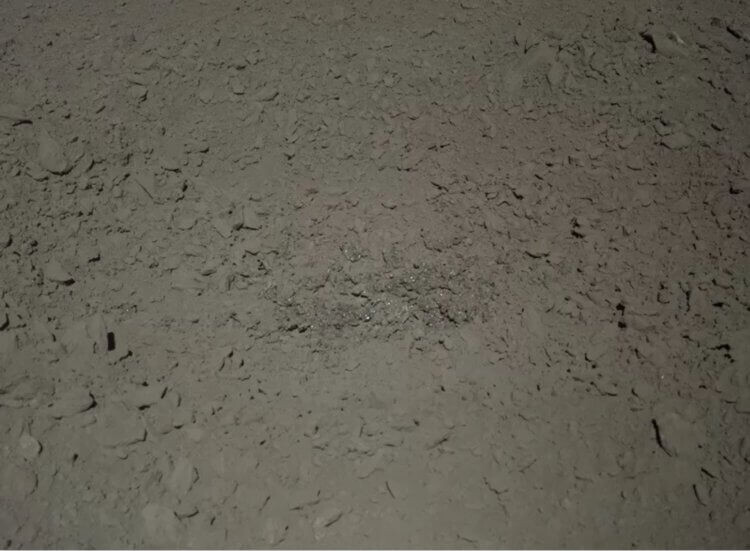 Найденное китайским луноходом вещество может быть минералом или стеклом