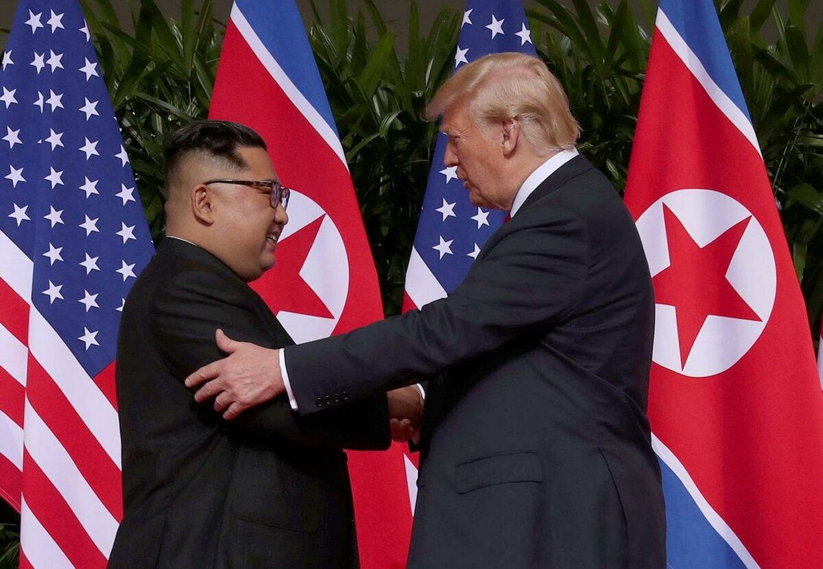 Лидер КНДР Ким Чен Ын и президент США Дональд Трамп. Фото: AP Photo