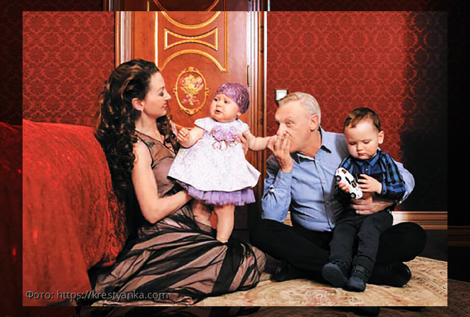 Алесандр Половцев: «Дети – моё богатство. Жёны тоже молодцы – дружат!». Знаменитому оперу исполнилось 62 года.