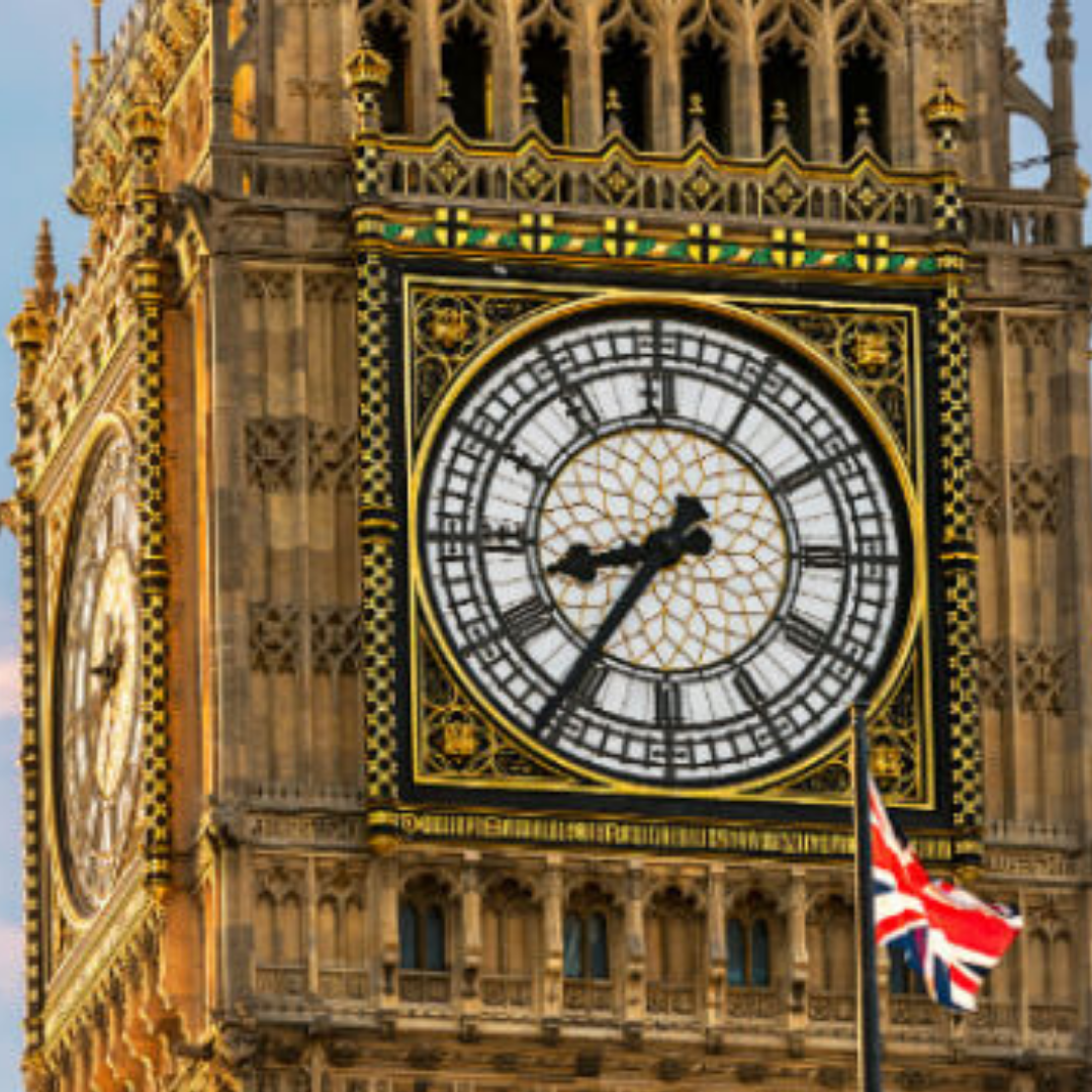 Башня биг бен в лондоне. Биг бен 5 часов. Башня биг бен в лондоне. Биг-бен (башня елизаветы). Часовая башня вестминстерского дворца.