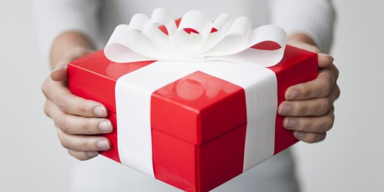  Подарок приятно дарить, а правильно подобранный подарок, от которого одариваемый способен прийти в восторг, дарить вдвойне приятнее. Как же выбрать правильный подарок?