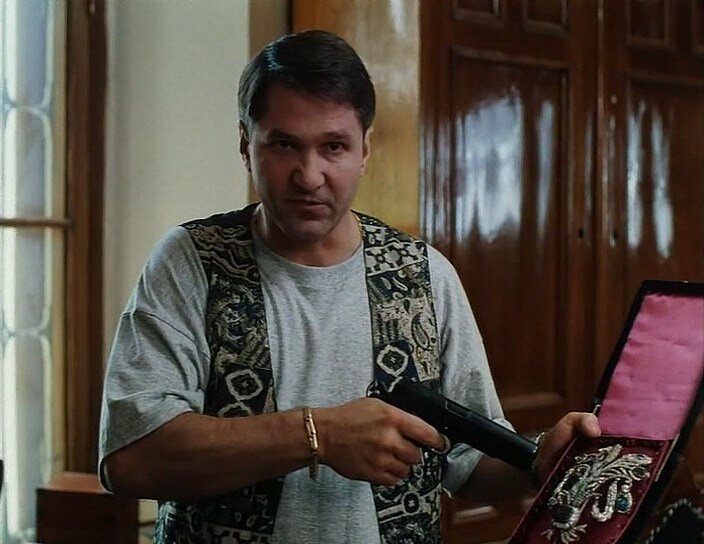 Игорь Бочкин в фильме "Барханов и его телохранитель" .Источник кадр из фильма.