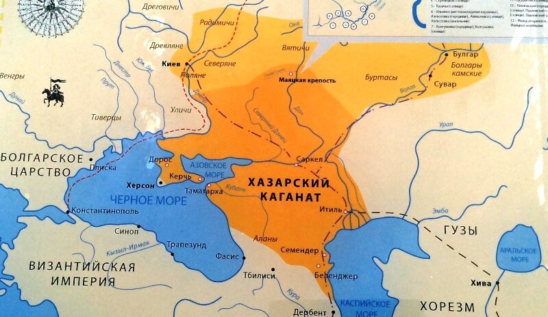 Фрагмент карты Хазарского каганата 700–900 гг. (желтым цветом выделены вассальные владения)