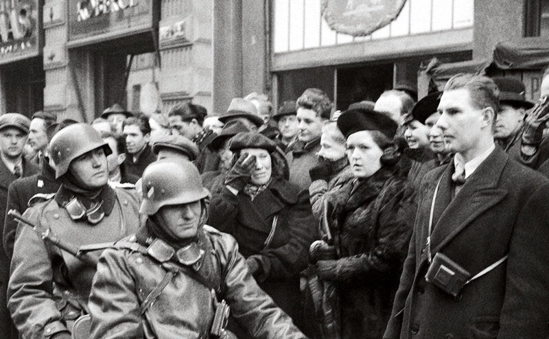 Вермахт приезжает в Прагу 15 марта 1939.