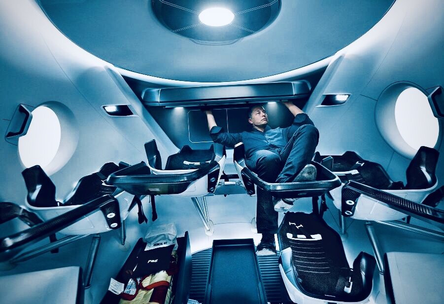 Crew Dragon внутри