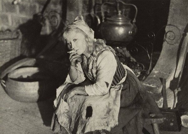 "Золушка". 1947 год. Актриса Янина Жеймо на съемочной площадке фильма.