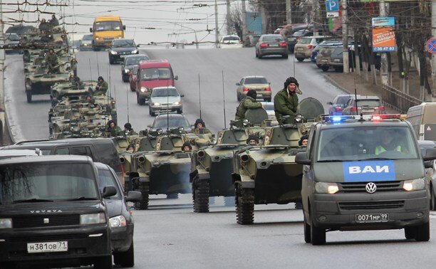 Можно ли обгонять военную колонну