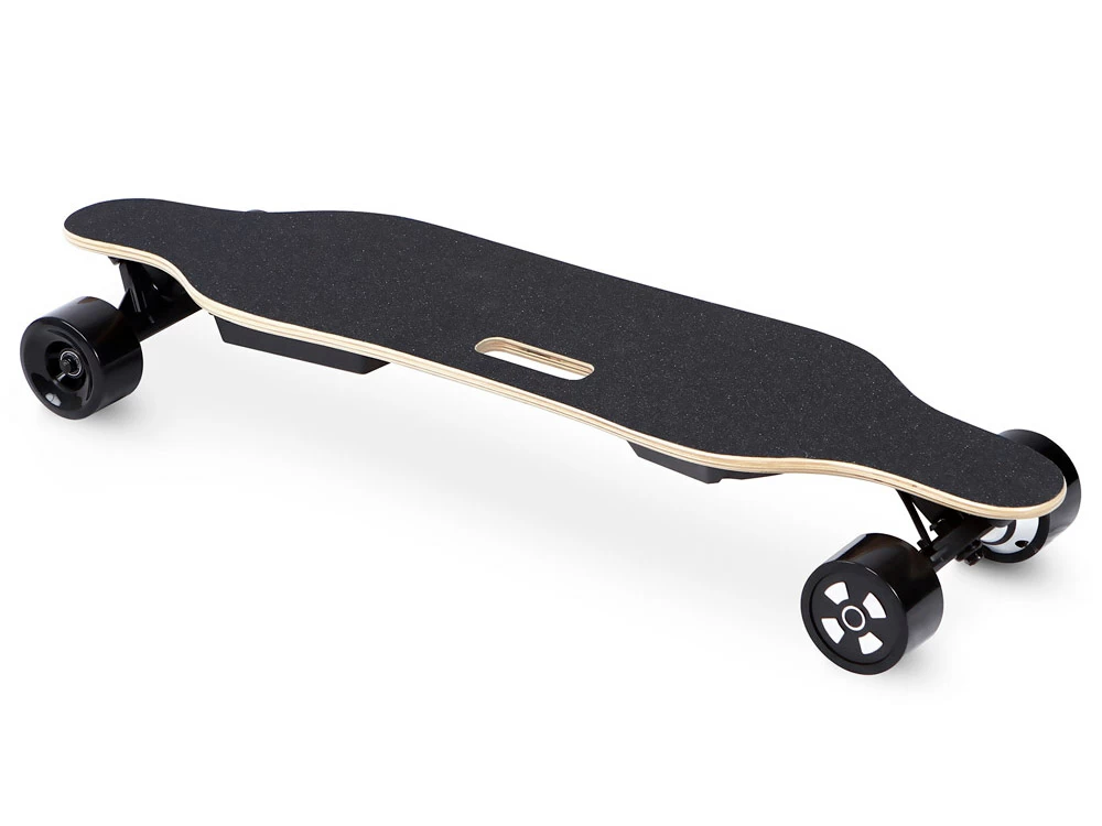 В деке предусмотрена удобная ручка для переноски доски