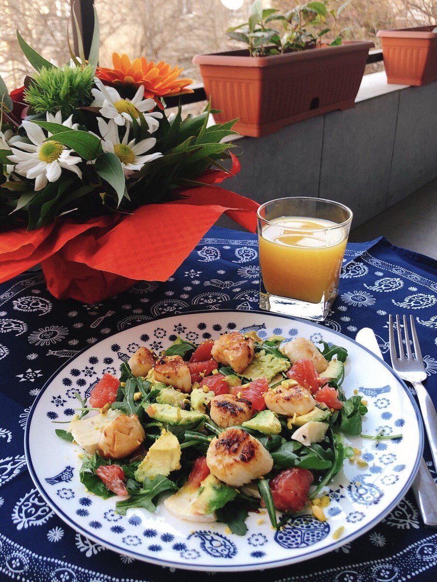 салат с морским гребешком