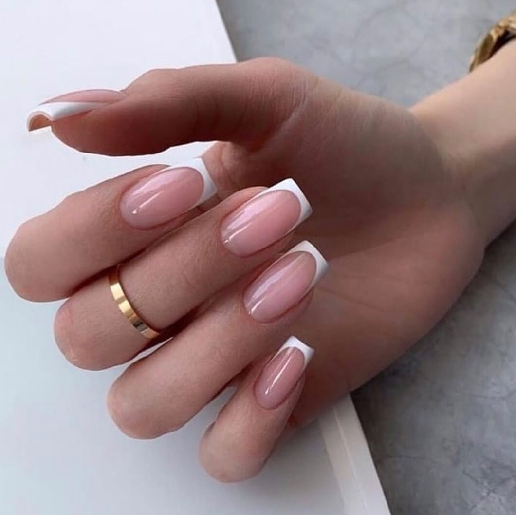 Листайте карусель и смотрите как меняется классический френч в зависимости от цвета основы