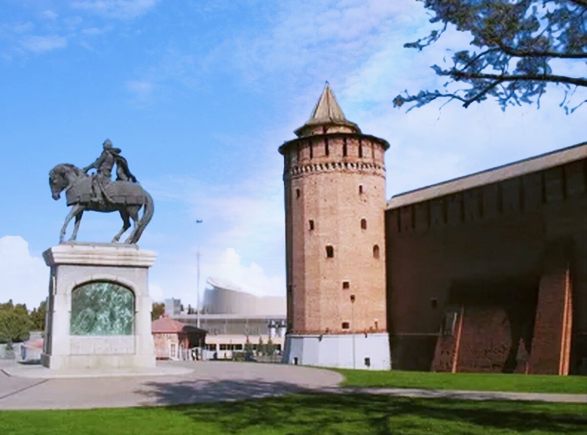 Маринкина башня Коломенского кремля и памятник Дмитрию Донскому