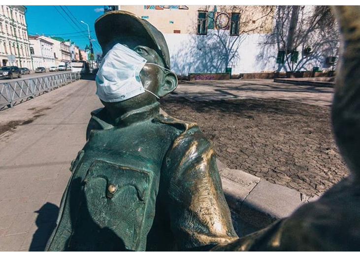 Памятник солдату Швейку в безопасности